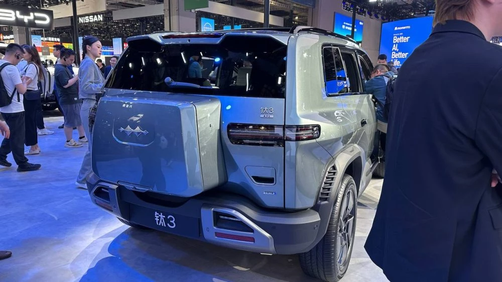 Электрический кроссовер Fang Cheng Bao Tai 3 сзади шанхай шанхайский автосалон 2025