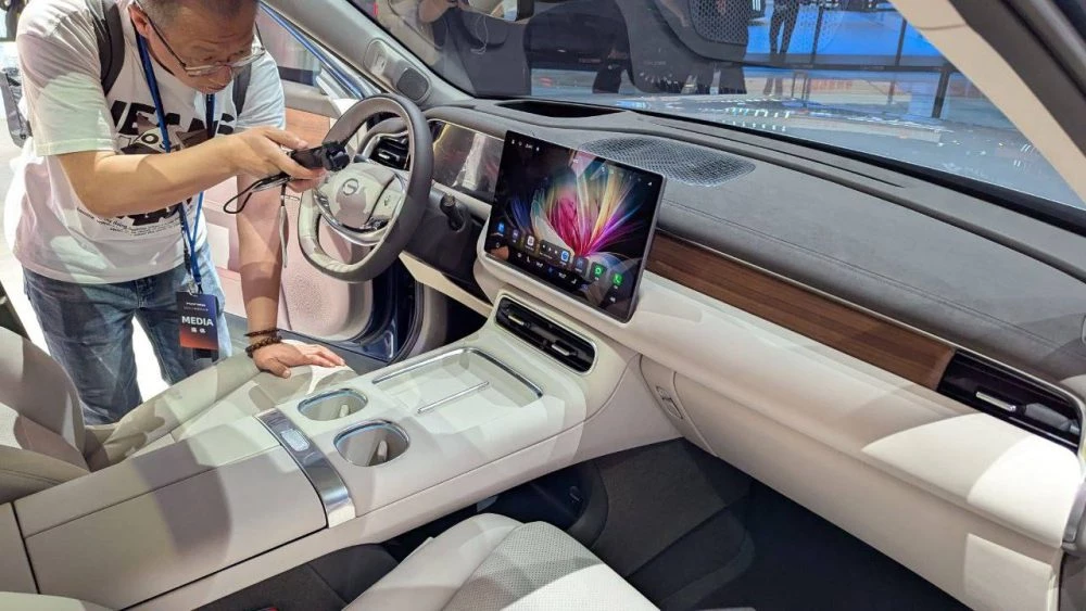 Гибридный кроссовер GAC S9 салон интерьер шанхай шанхайский автосалон 2025