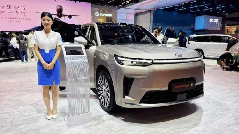 GAC Trumpchi S9 шанхай шанхайский автосалон сбоку спереди