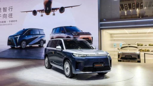 GAC Trumpchi S9 шанхай шанхайский автосалон презентация сбоку спереди