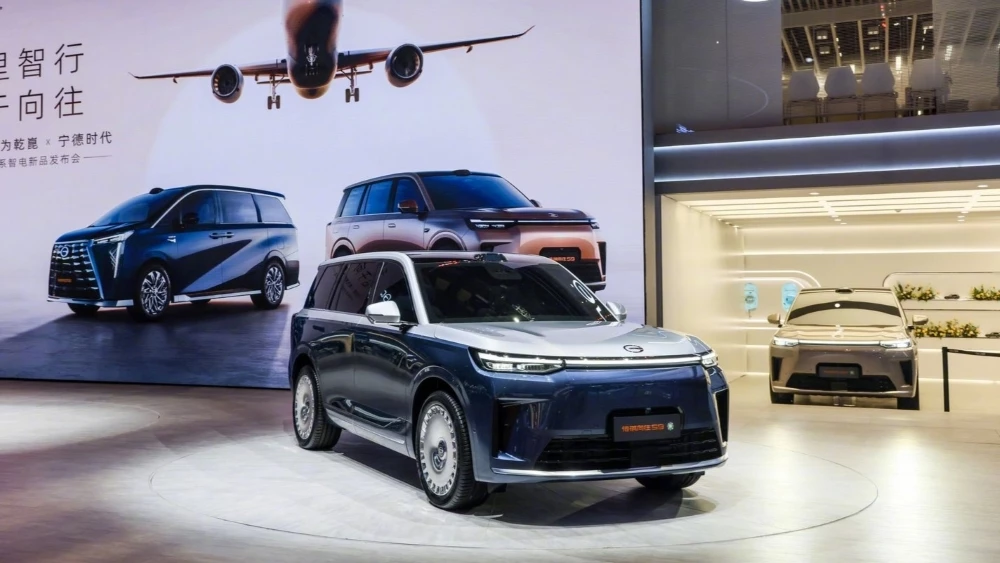 GAC Trumpchi S9 шанхай шанхайский автосалон презентация сбоку спереди