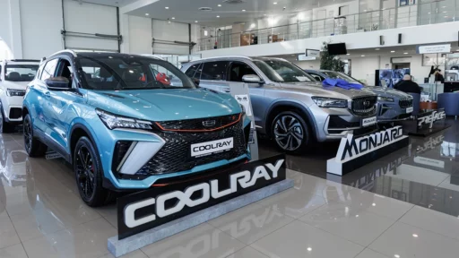 Geely Бизнес Кар у дилера в автосалоне купить новый сбоку спереди