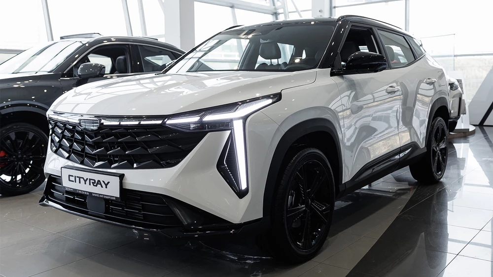Geely Cityray Бизнес Кар у дилера в автосалоне купить новый сбоку спереди