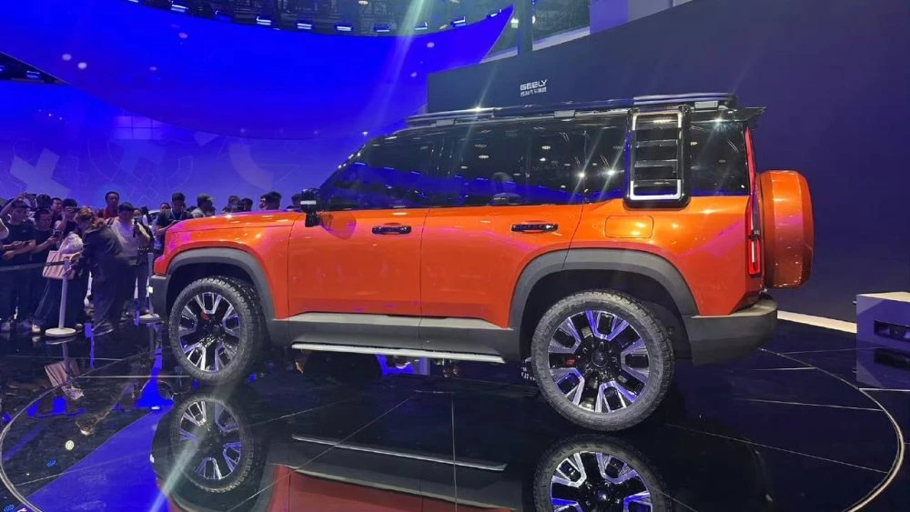 Geely Galaxy Cruiser сбоку Шанхай Шанхайский автосалон 2025