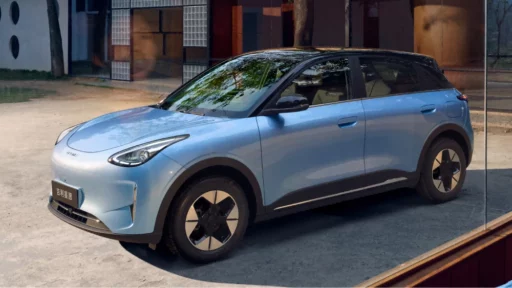 geely xingyuan сбоку спереди голубой электромобиль хэтчбек