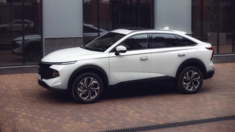 Haval F7x второго поколения сбоку спереди