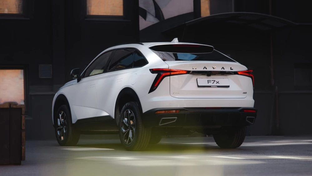 Haval F7x второго поколения сбоку сзади