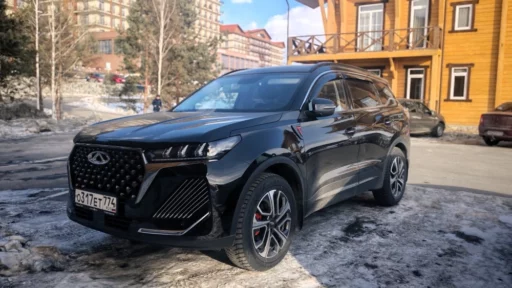 Кроссовер Chery Tiggo 7 Pro Max спереди сбоку