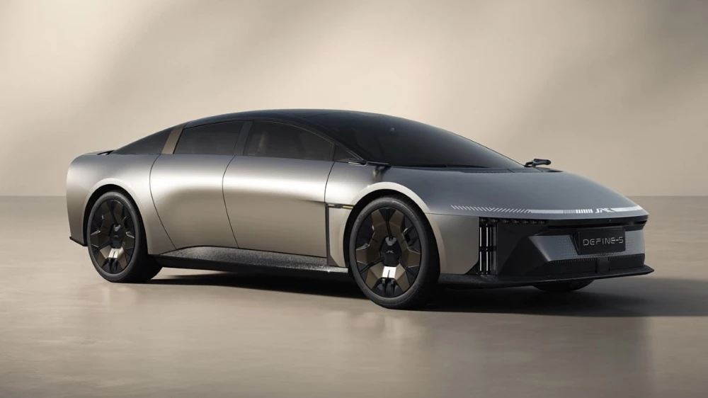 Концептуальный спорт-купе JAC Define-S сбоку спереди шанхай шанхайская автовыставка 2025