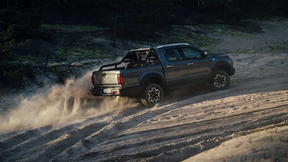 Вопреки кризису: рынок падает – JAC растет JAC T9 сбоку