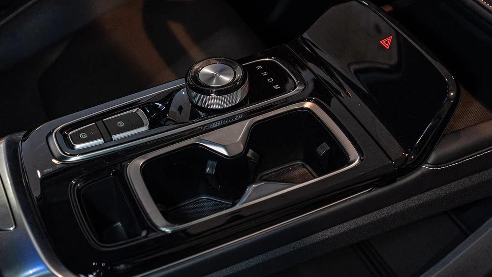 JAC JS6 салон интерьер тоннель селектор