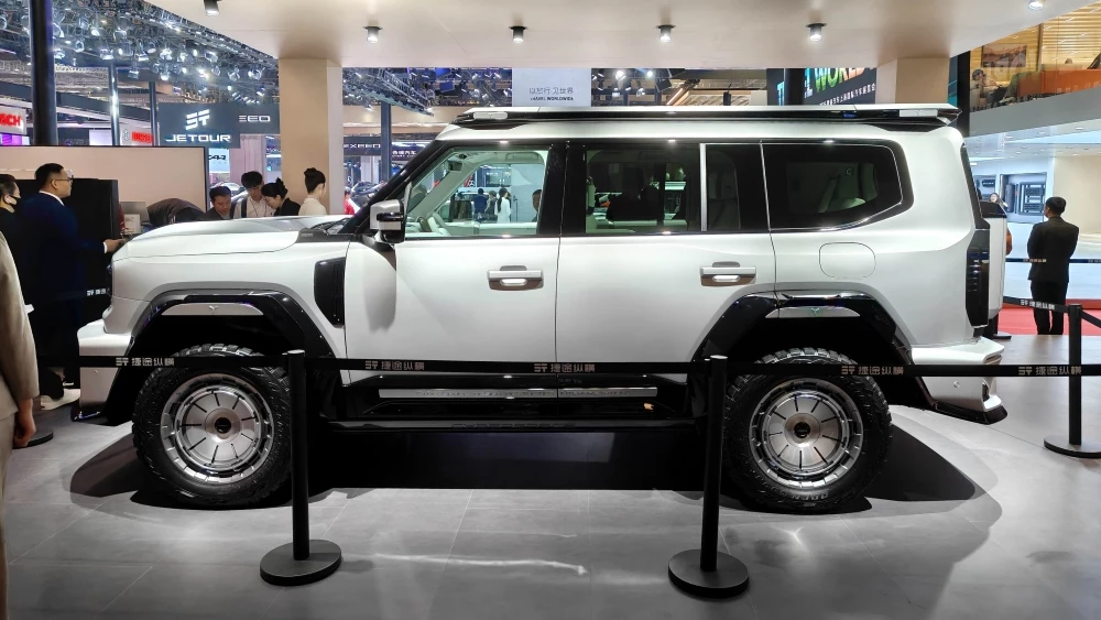 Внедорожник Jetour Zongheng G700 Super Mirror сбоку