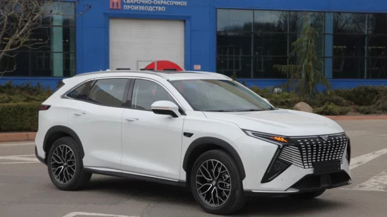 Kaiyi X7 с полным приводом завод автотор сбоку спереди сборка AWD