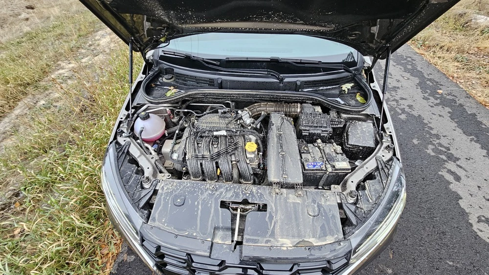 Lada Vesta SW Cross капот мотор двигатель