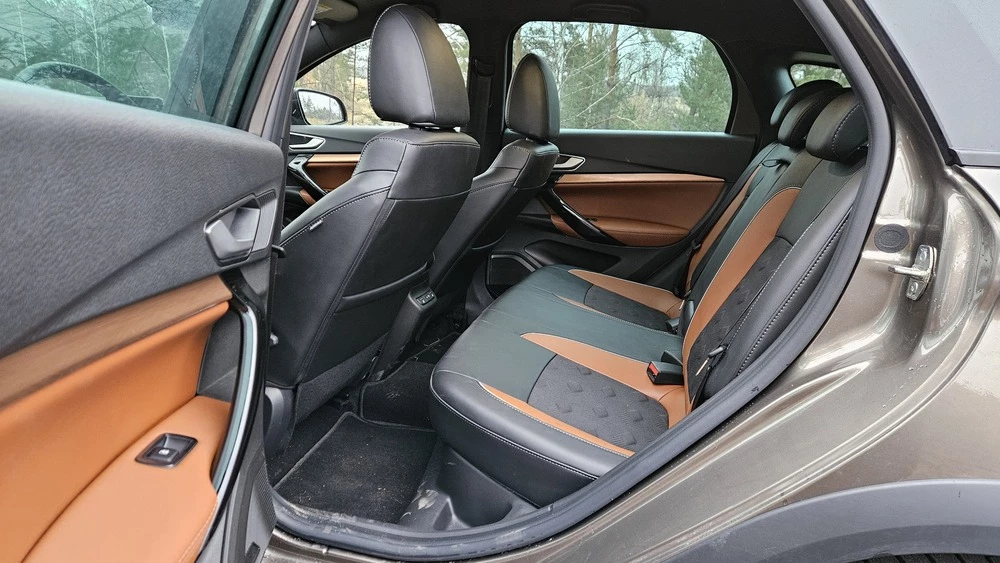 Lada Vesta SW Cross салон интерьер второй ряд сиденье