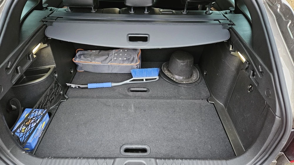 Lada Vesta SW Cross салон интерьер багажник