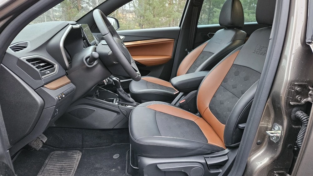 Lada Vesta SW Cross салон интерьер первый ряд сиденье