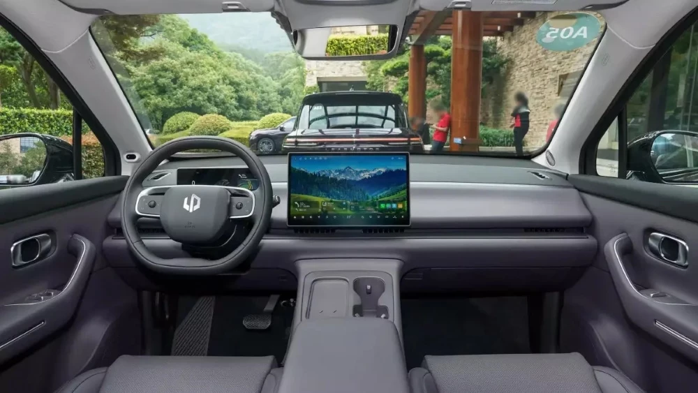 Кроссовер Leapmotor C16 салон интерьер