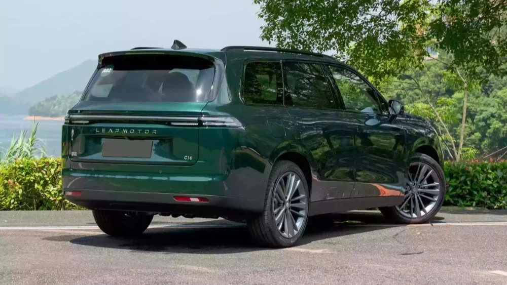 Кроссовер Leapmotor C16 сбоку сзади