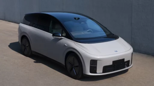 li auto i8 кроссовер электрический сбоку спереди серый