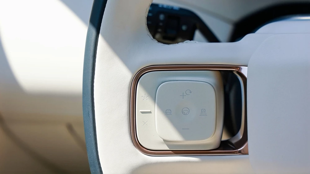 Lynk & Co 900 салон интерьер руль кнопки