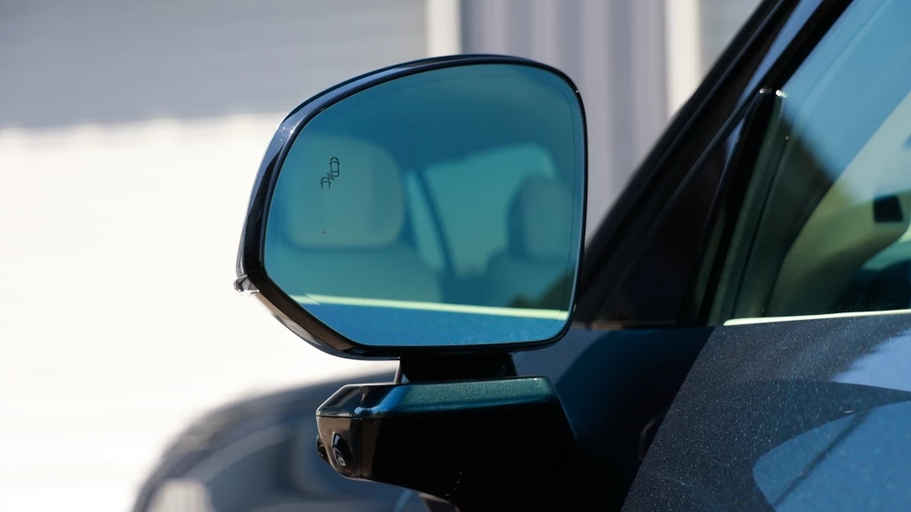 Lynk & Co 900 боковые зеркала