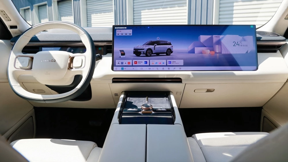 Lynk & Co 900 салон интерьер