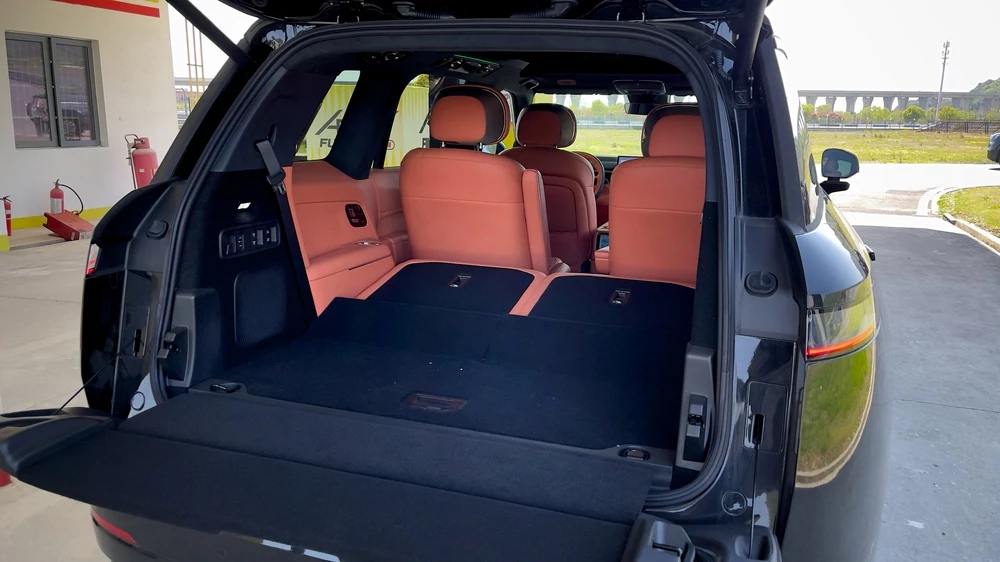 Lynk & Co 900 салон интерьер багажник