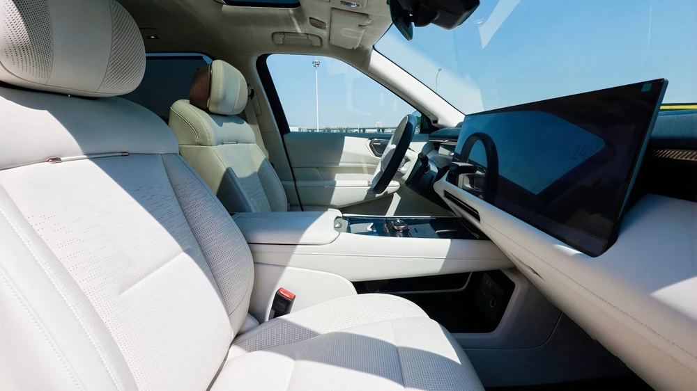 Lynk & Co 900 салон интерьер сиденья первый ряд