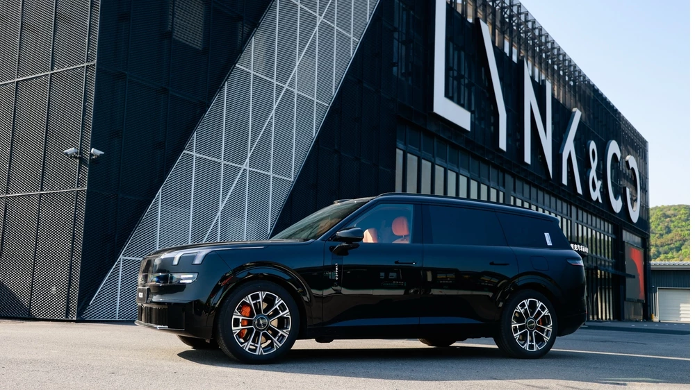 Первый тест Lynk & Co 900. Слишком хорош, чтобы не приехать в Россию Lynk & Co 900 сбоку спереди