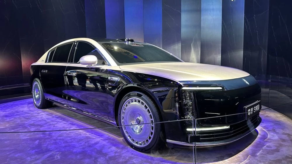 Седан Maextro S800 сбоку спереди шанхай автосалон шанхайский