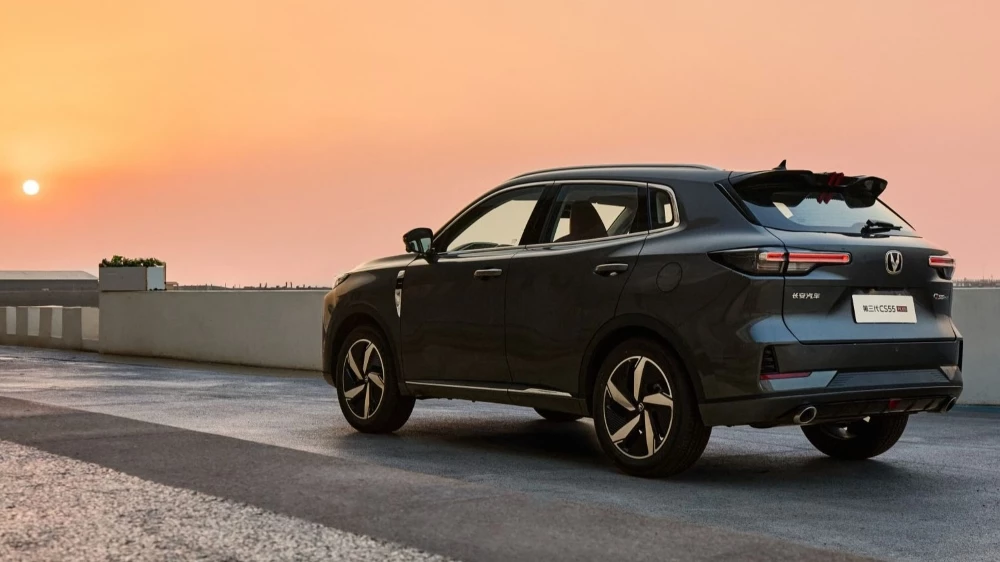 Changan CS55 Plus 2025 сбоку сзади Uni-S
