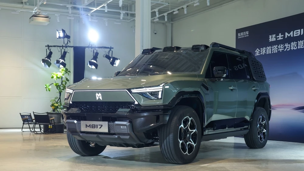 Mengshi M817 презентация спереди сбоку