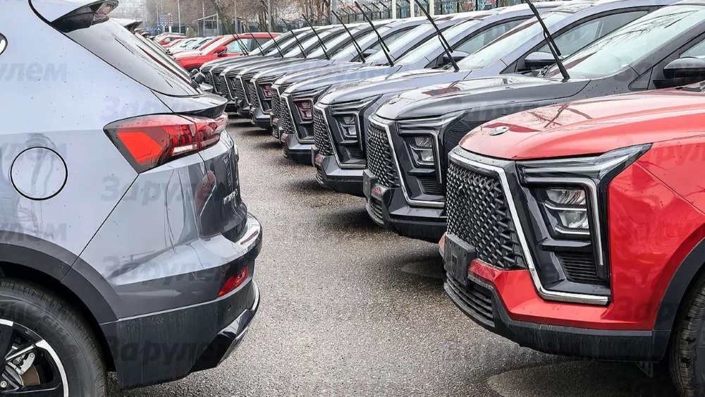 Москвич 5 разные цвета стоянка