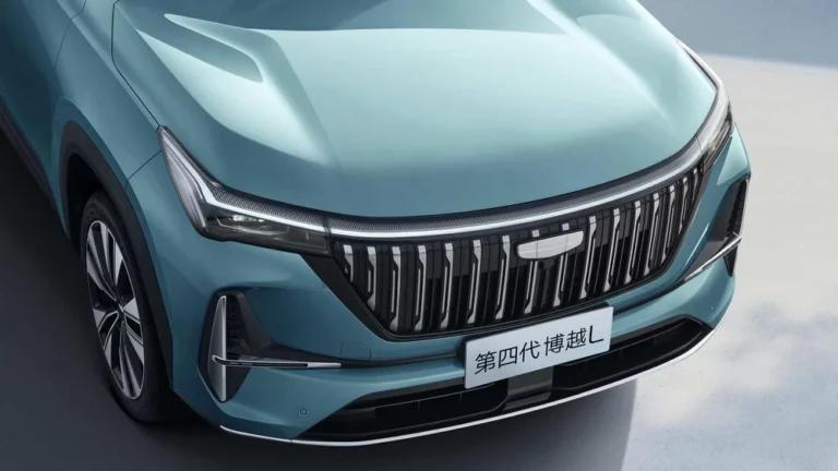 новый Geely Atlas четвертого поколения тизер фото спереди решетка