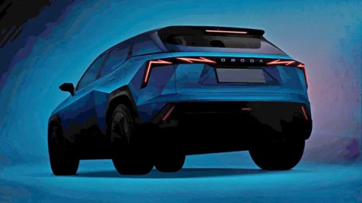 Кроссовер Omoda C3 сбоку сзади
