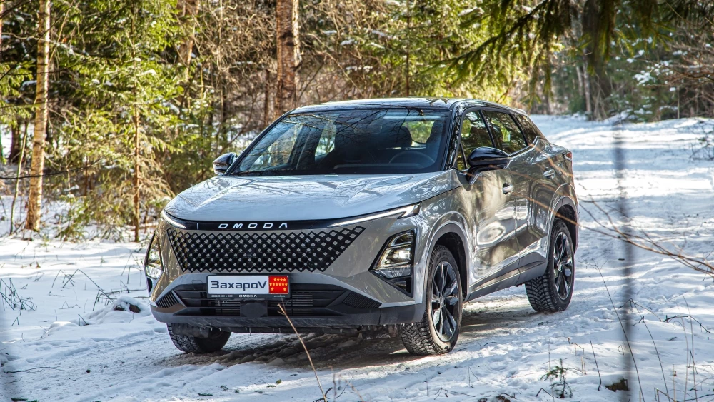 обновленный Omoda C5 FL рестайлинг тест сбоку спереди