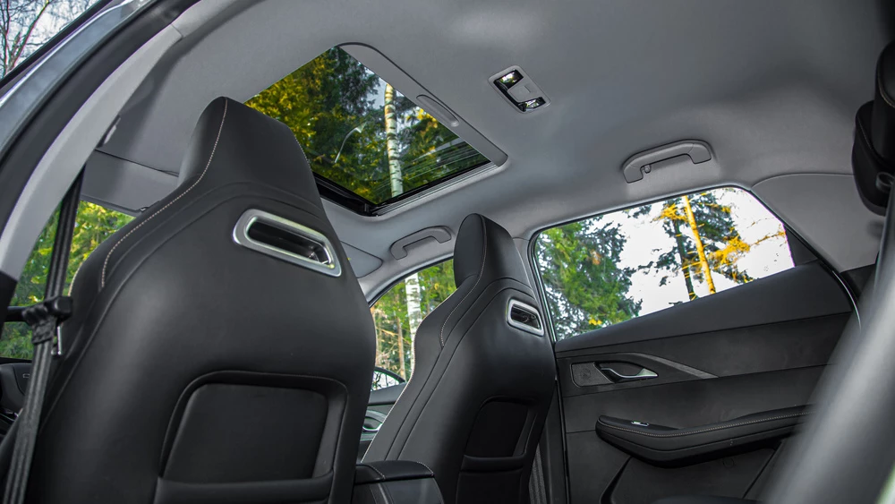 обновленный Omoda C5 FL рестайлинг тест салон интерьер люк в крыше