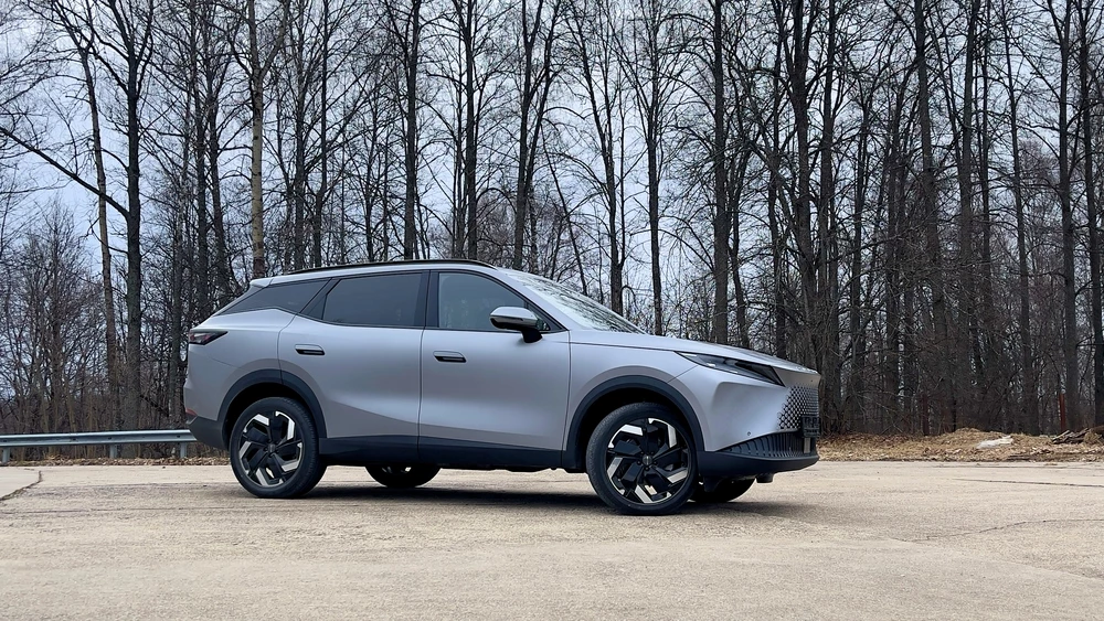 Omoda C7 тест сбоку