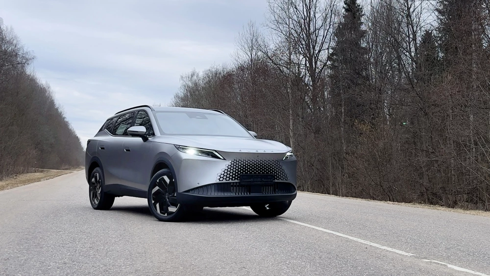 Omoda C7 тест сбоку спереди