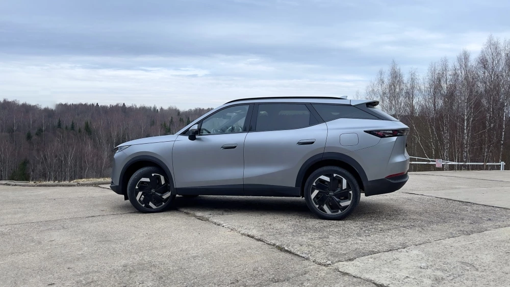 Omoda C7 тест сбоку