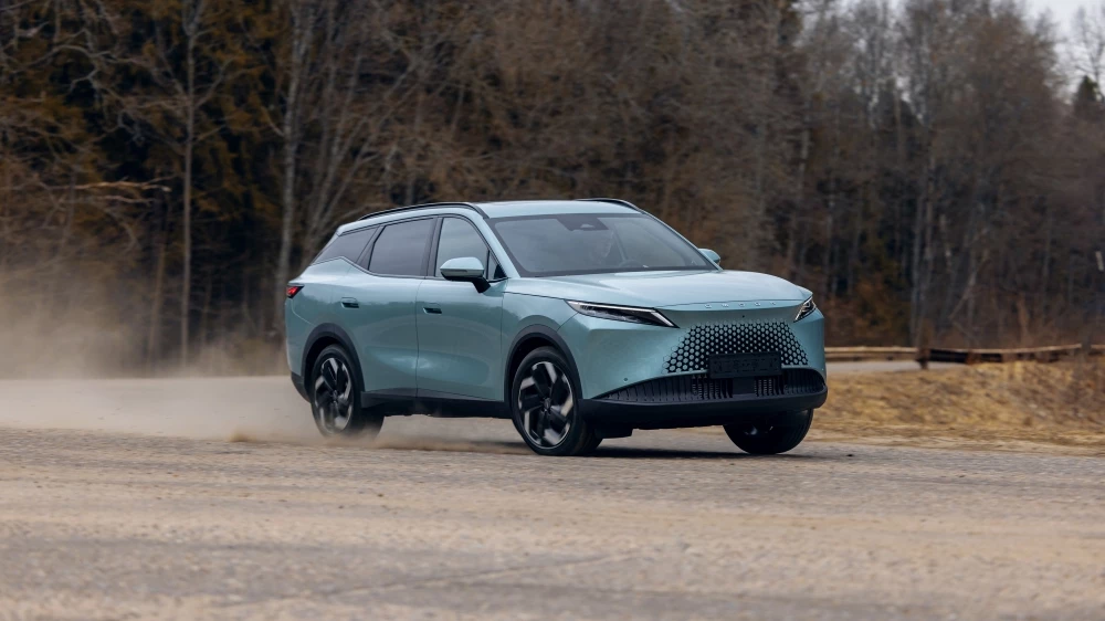 Omoda C7 тест сбоку в динамике