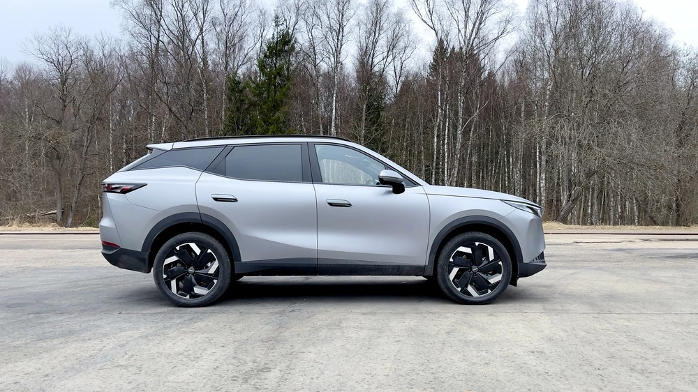 Omoda C7 тест сбоку