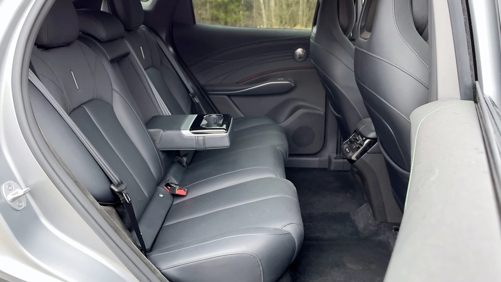 Omoda C7 тест салон интерьер сиденье второй ряд