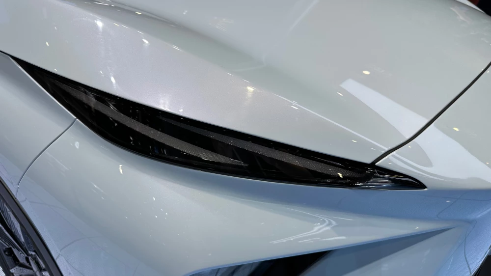 omoda c5 shs рестайлинговый кроссовер сбоку спереди голубой гибридный дхо