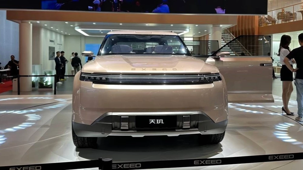 концепт-кар Exeed Tianji спереди в Шанхае 2025