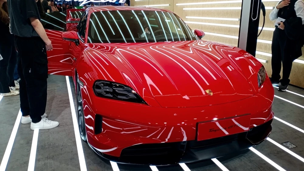 Porsche Taycan на автосалоне в Шанхае 2025