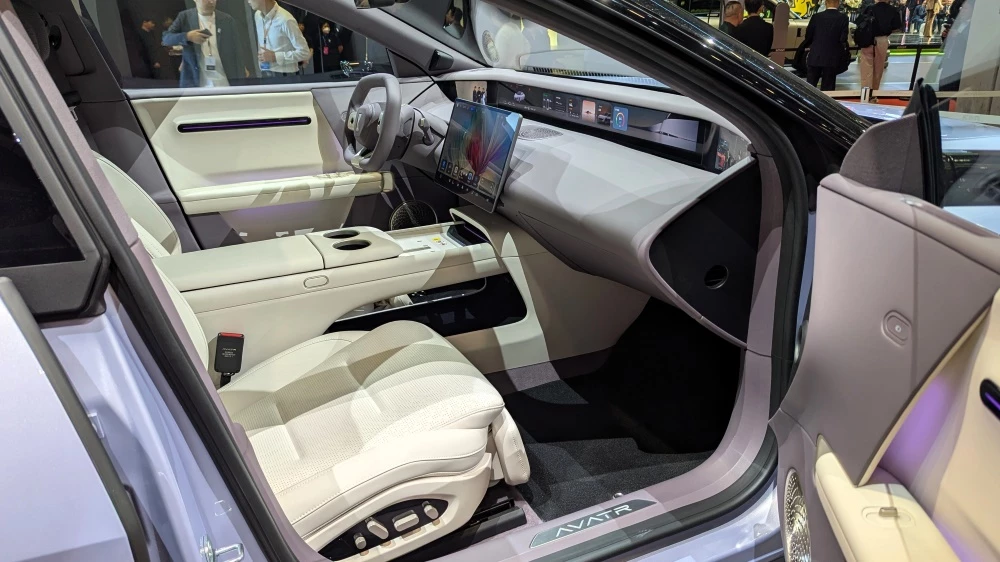 Changan Avatr 06 интерьер в Шанхае 2025