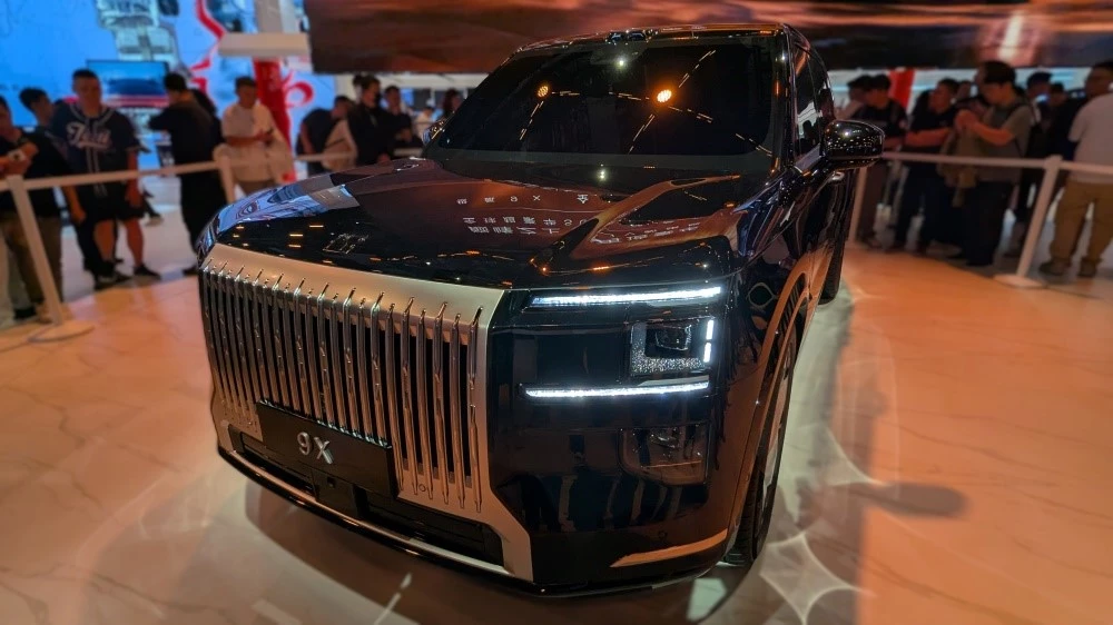 кроссовер Zeekr 9X спереди в Шанхае 2025