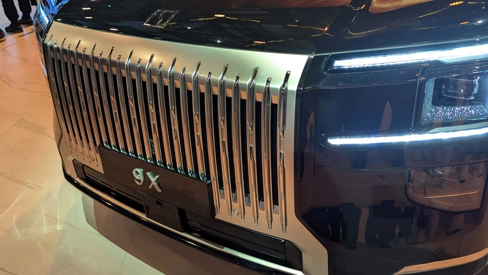 кроссовер Zeekr 9X спереди в Шанхае 2025